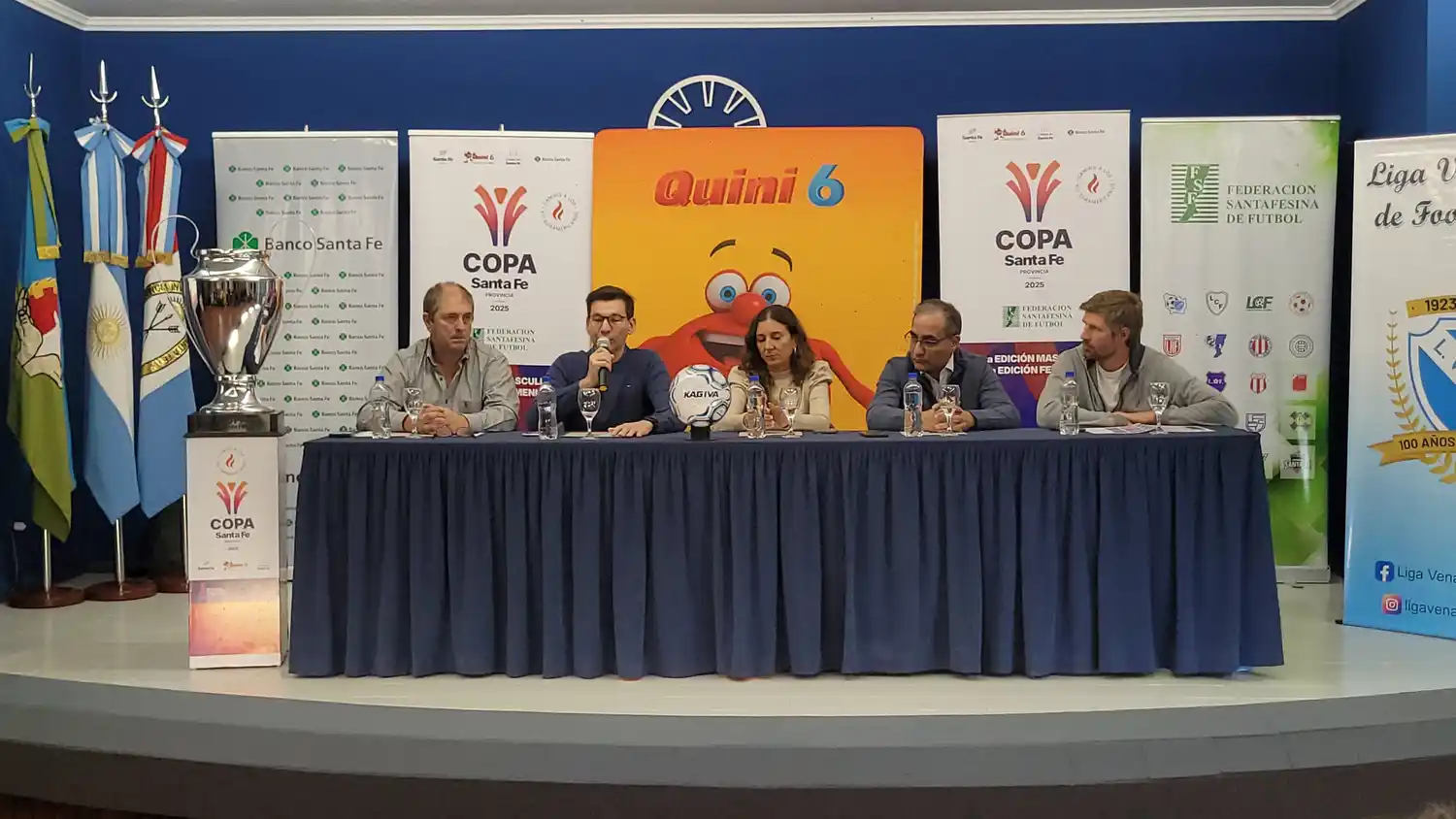 Autoridades que encabezaron el acto: Carlos Lanzaro, Daniel Di Lena, Leticia Di Gregorio, Jorge Bournot y Santiago Meardi.