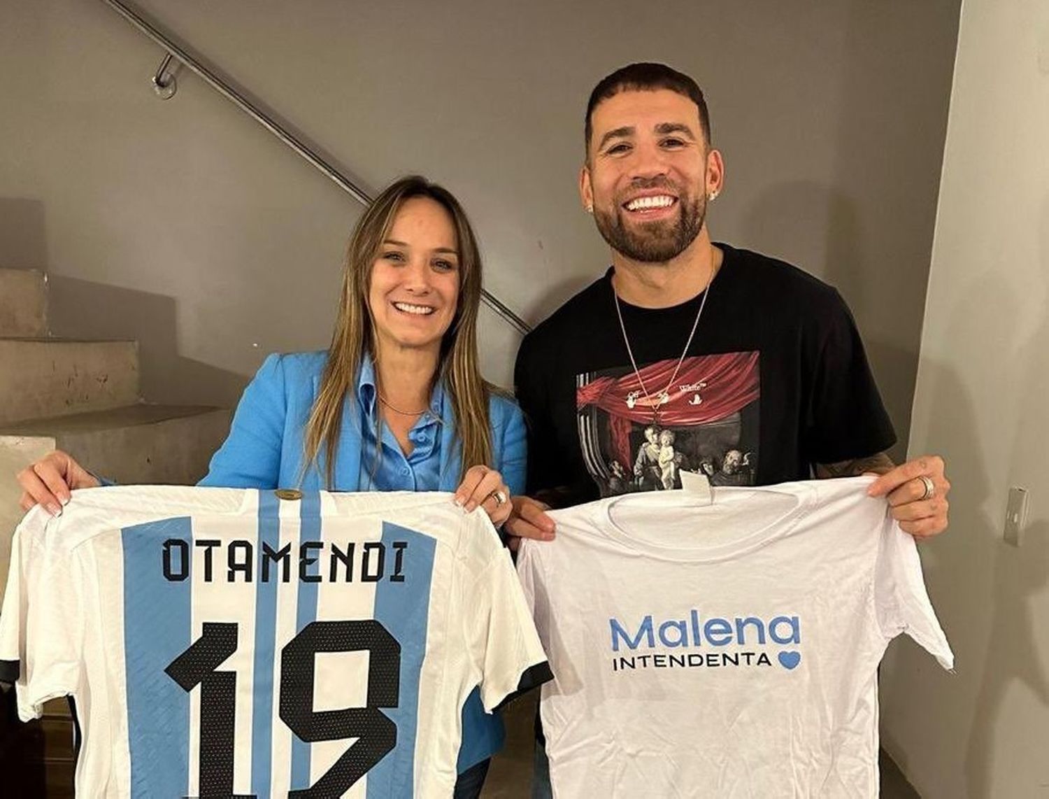 Gol de Malena Galmarini: Otamendi posó con la camiseta que promueve su candidatura en Tigre