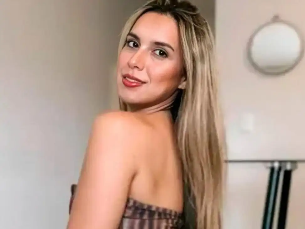 Agostina Páez no irá presa y regresa al país