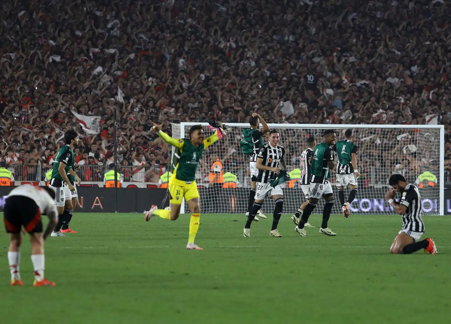Mineiro y Botafogo definen la Libertadores en Buenos Aires
