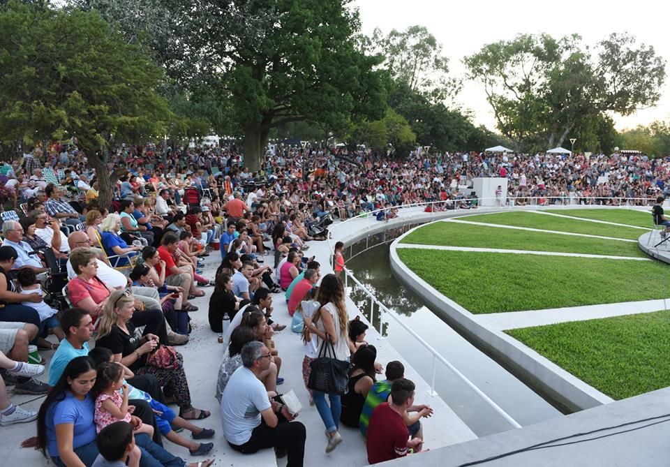 Espectáculo rockero en el anfiteatro del Lago