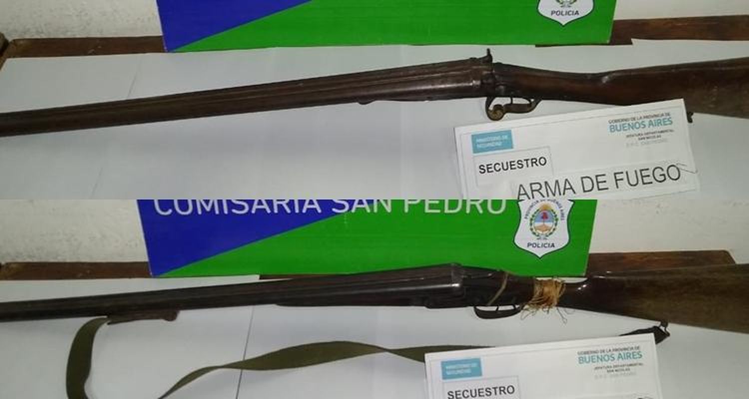 Allanaron dos domicilios por el asalto a una motociclista y secuestraron dos escopetas