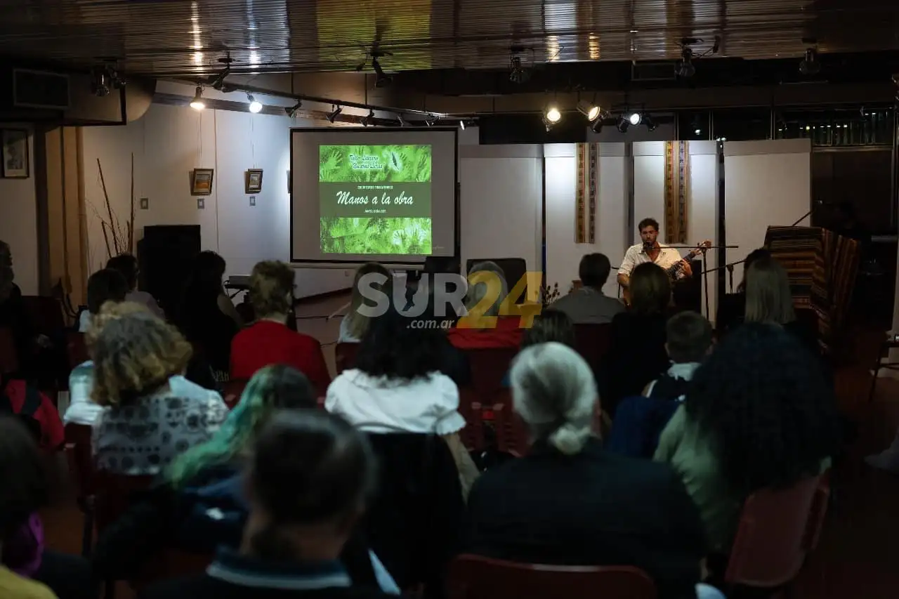 Se concretó la presentación del libro “Manos a la obra” de escritores firmatenses