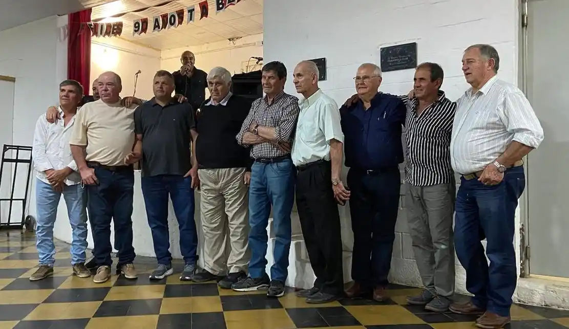 La actual comisión directiva de Tablense A.C. que días pasados celebró el 90 aniversario de la fundación.