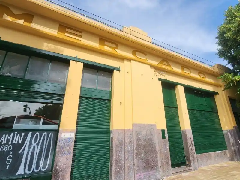 Continúa la venta de verduras en el Mercado Municipal