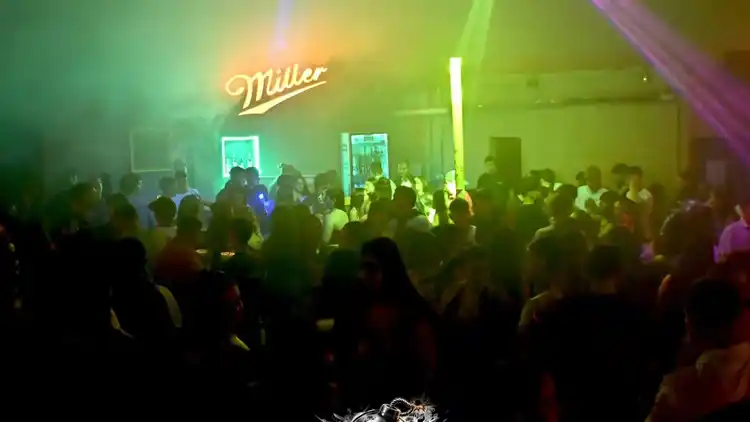 Violencia en Gualeguaychú: Un hombre y una joven fueron detenidos en un boliche por agredir a la policía