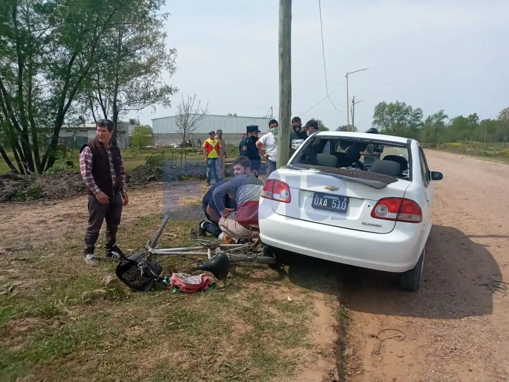 Violento accidente en Acisclo Méndez y Goldaracena: una ciclista resultó con heridas graves