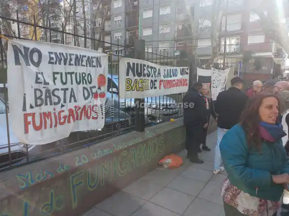Vecinos protestaron para que se realice el primer juicio contra fumigadores en Mar del Plata