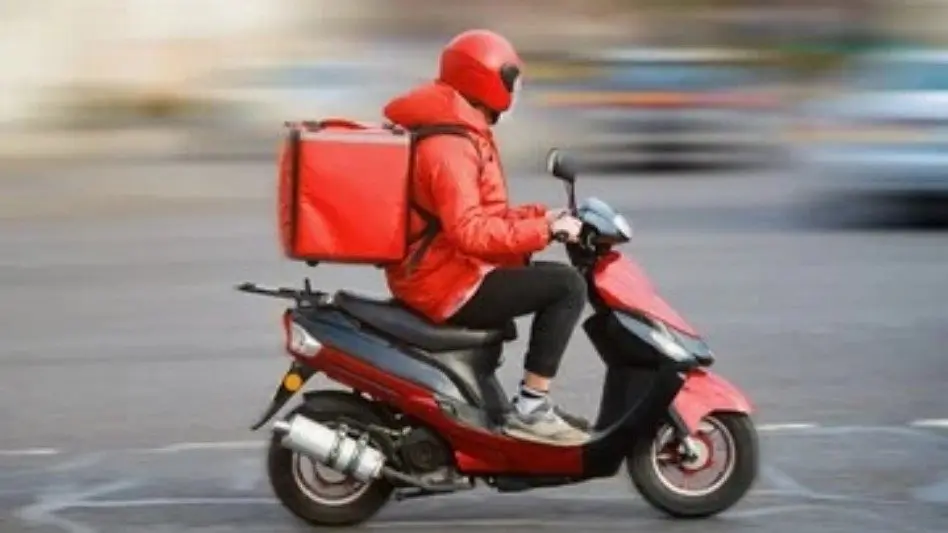 Buscan regular las aplicaciones de delivery: "somos unos mil repartidores con un 90 % de precarización laboral"