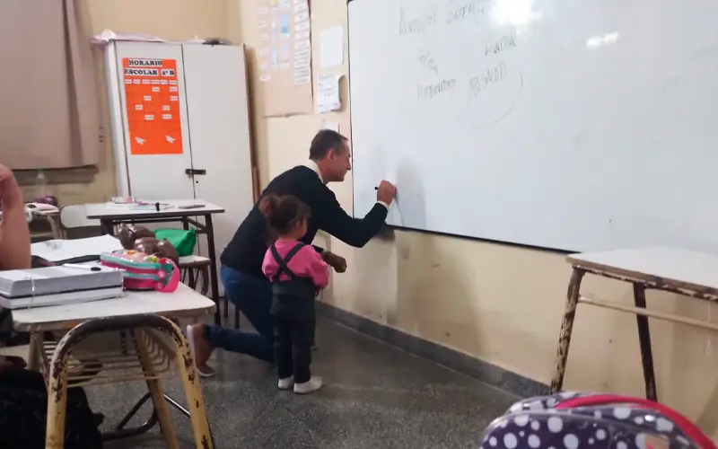El gesto del profe Gustavo Maggio