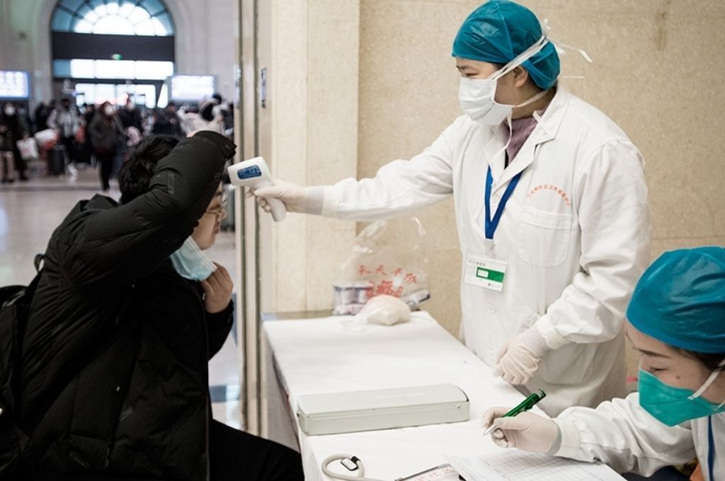 China detiene quienes incumplen las reglas contra el coronavirus o se niegan a testearse