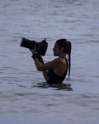La historia de la tandilense que triunfa en Australia como fotógrafa del mar
