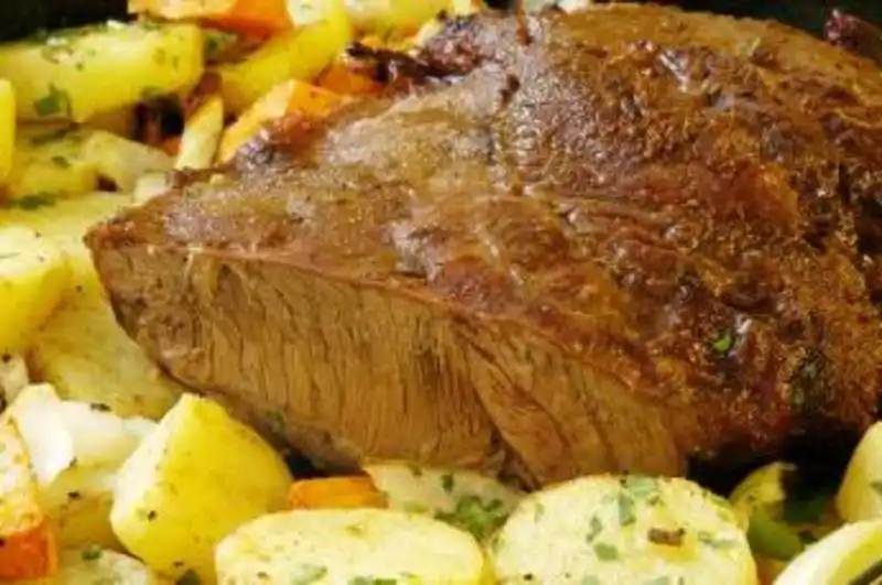 Hoy el Día está para carne al horno con papas y batatas