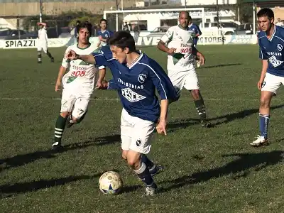 Divisional A: Se le escaparon dos puntos pero sigue en lo más alto