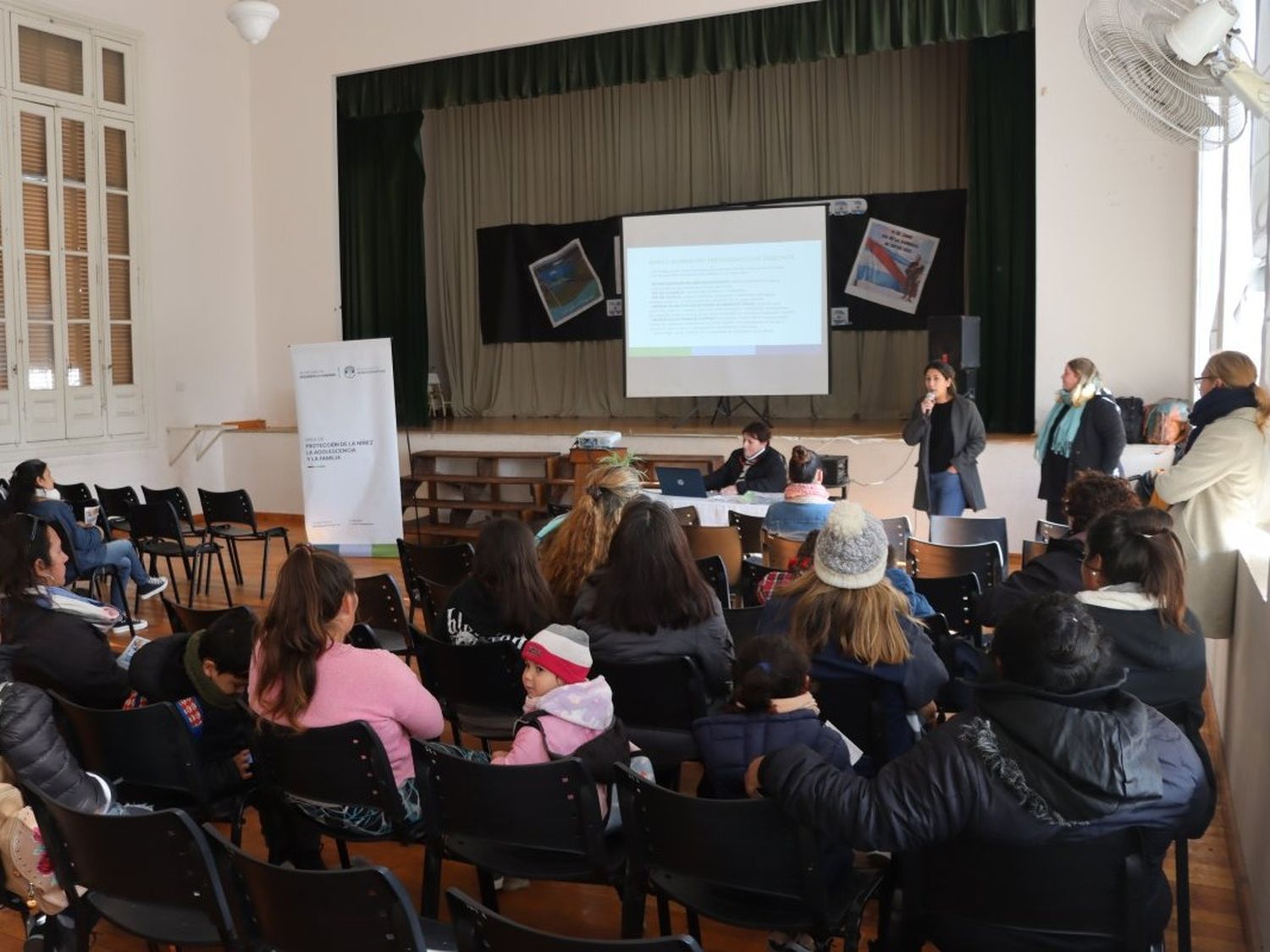 Se realizaron talleres de "crianza responsable" en la Escuela Rawson