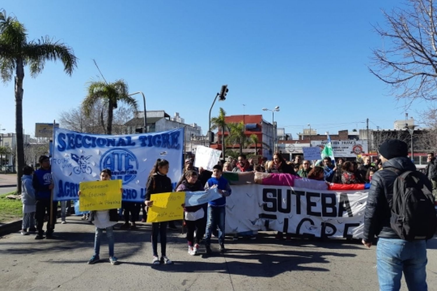 Internan a docentes intoxicados y trabajadores auxiliares tras una fumigación en una escuela de Tigre