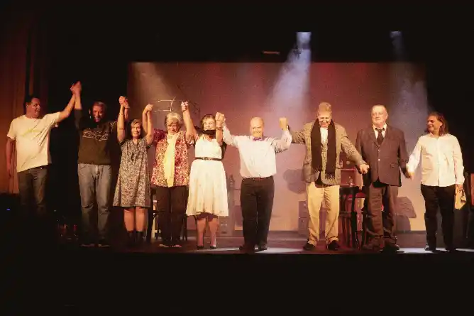 El Bar de los Marcianos: ¡Un estreno teatral basado en hechos reales!