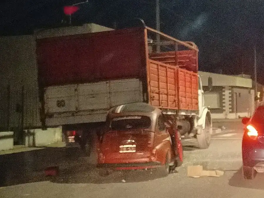 La conductora del automóvil, de apellido Balcarce, fue trasladada al hospital local con fines asistenciales.