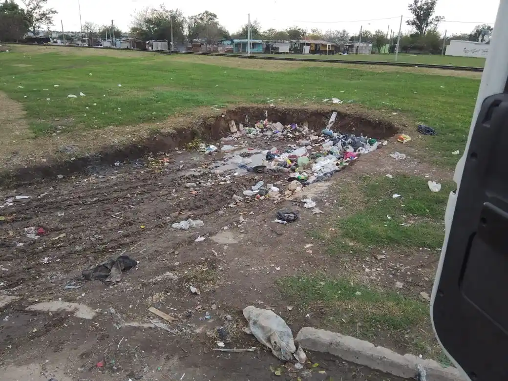 Basura acumulada en distintos barrios de la ciudad