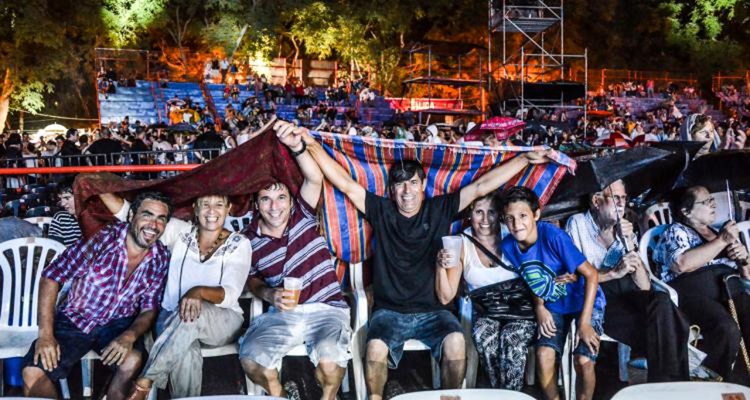 Sin la actuación de Raly Barrionuevo, el Festival de Baradero comenzó bajo lluvia