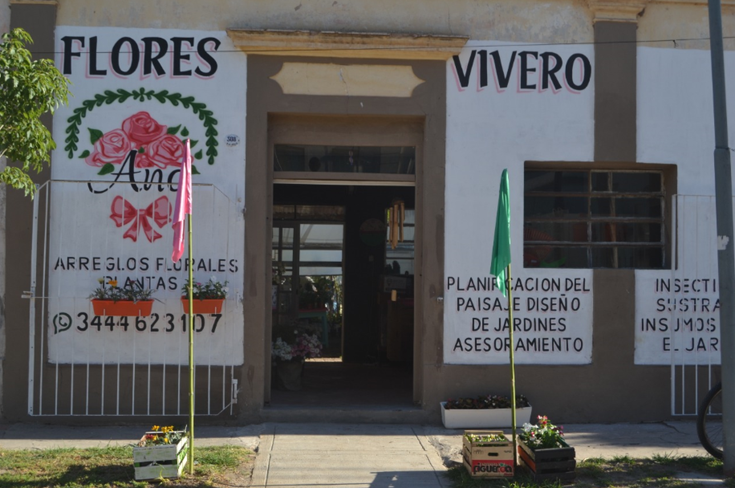 Flores Ana Angeramo, cambió de local