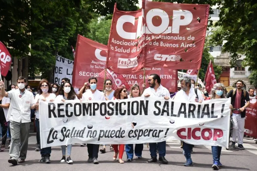Médicos bonaerenses reclaman pases a la carrera hospitalaria con un "Cabildo abierto" en la Legislatura