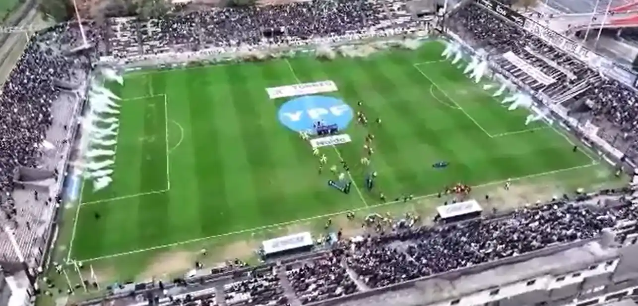 Un gualeguaychuense, hincha de Boca, se infiltró en la cancha de Platense y lo descubrieron