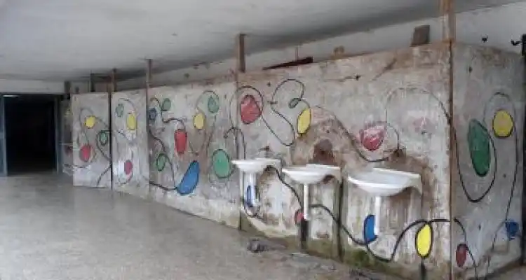 Escuela 7: Sin baños y sin plata