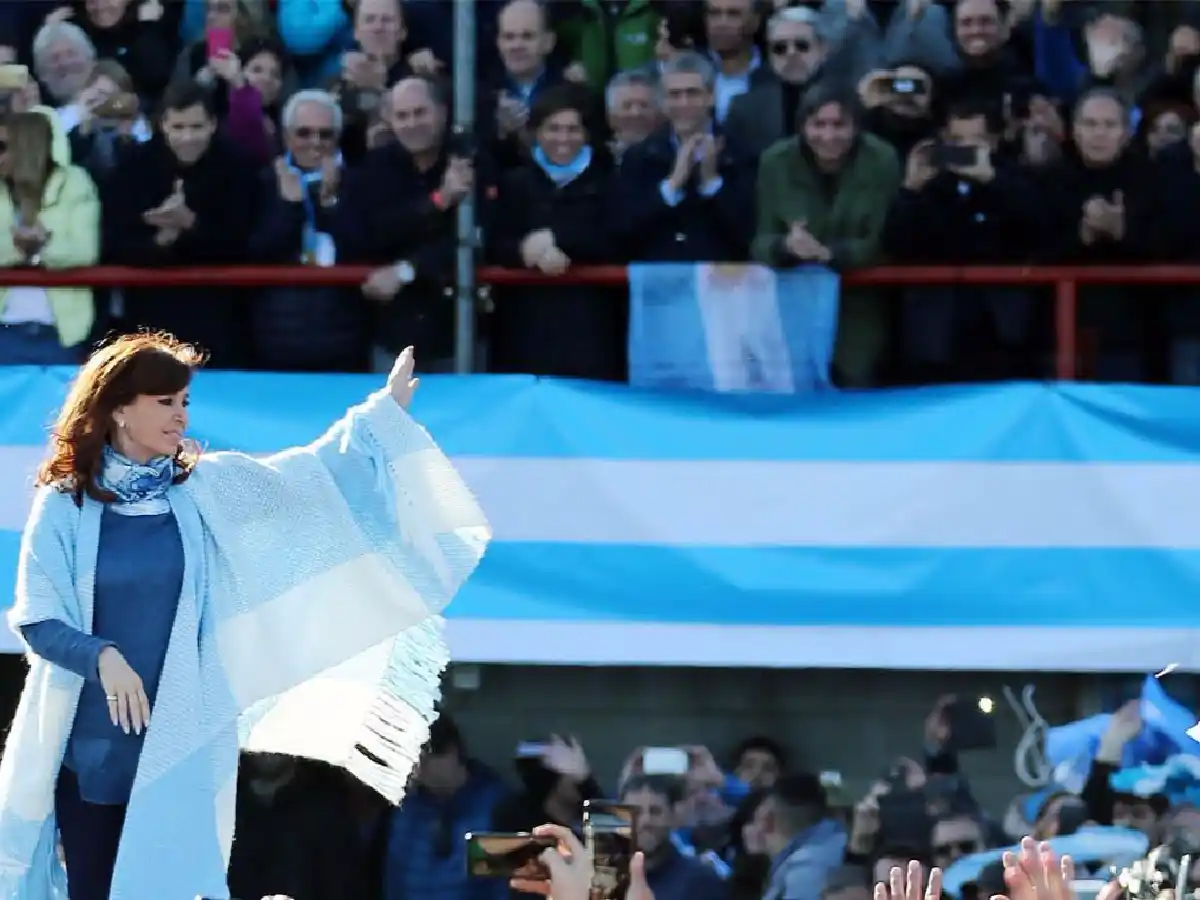 Paso 2017: Cristina Kirchner será candidata a senadora junto a Jorge Taiana