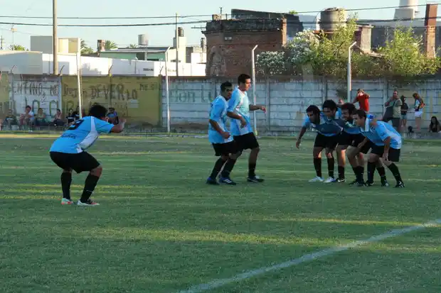 Defensores se quedó con un partido caliente y aseguró la clasificación