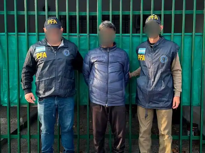 Violó a la hija de su ex durante una década y estuvo tres años prófugo de la Justicia: lo encontraron en Villa Luro