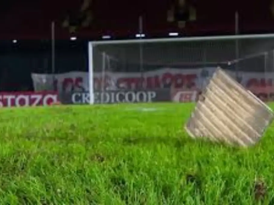 baldosas lanzadas en el partido de Colon