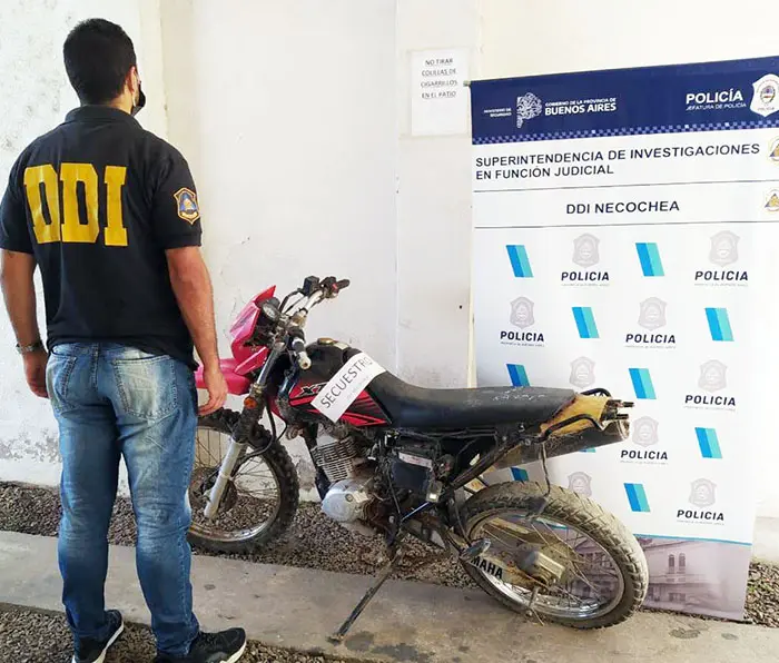 Tenía una moto robada en la casa y $ 60.000 de dudosa procedencia