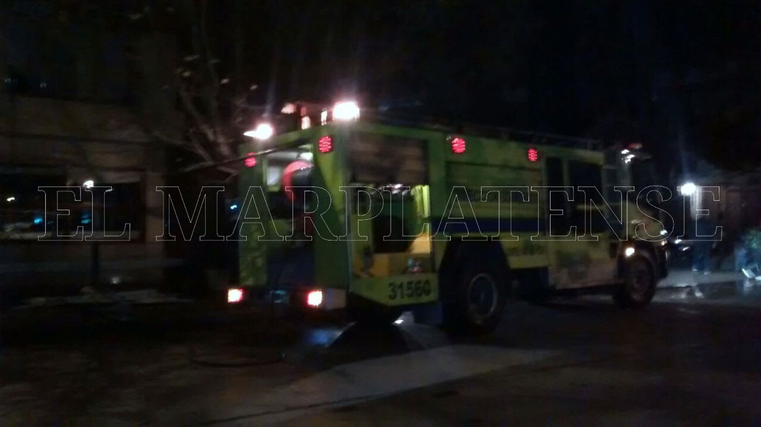Se incendió el entretecho de una confitería en zona Güemes