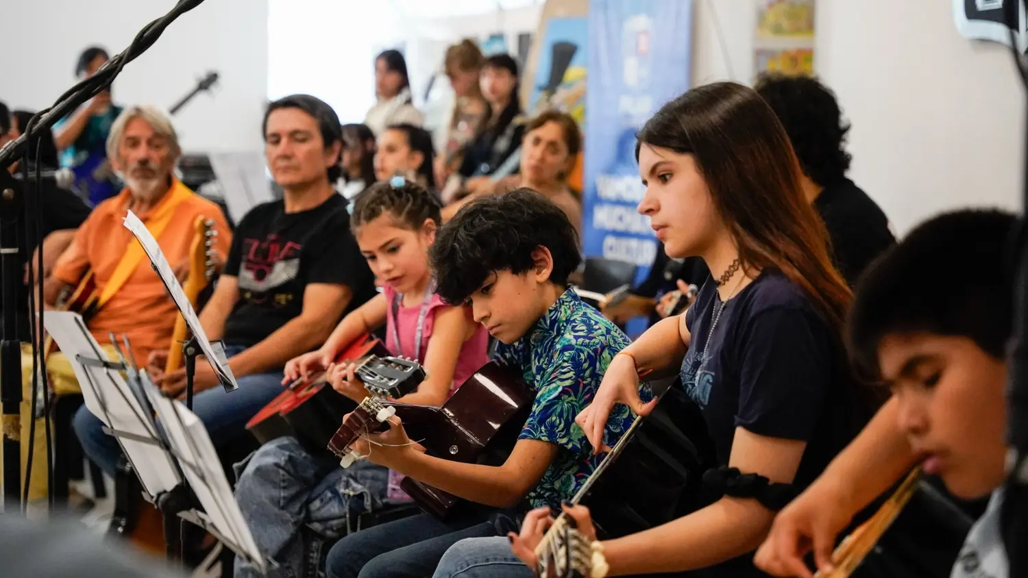 Clases de guitarra, danzas y teatro son algunas de las opciones.