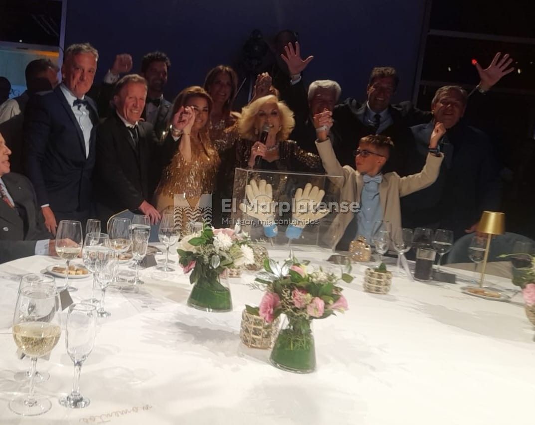 Mirtha Legrand "festeja" el aporte de los cinco empresarios.