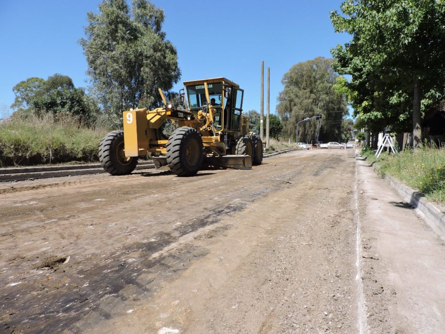 El Municipio comenzó la pavimentación de varias cuadras de la calle Dante Alighieri
