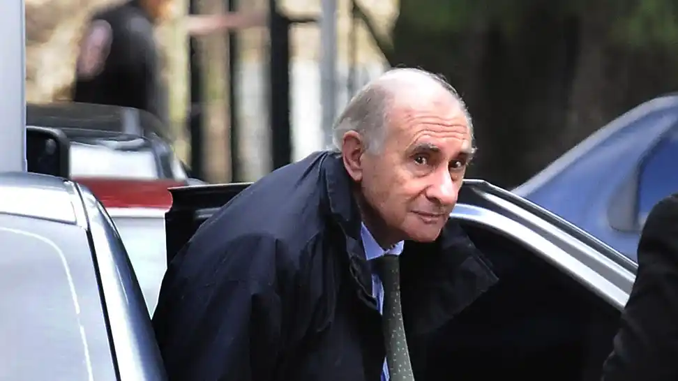 Operaron al expresidente De la Rúa: Su estado de salud es "delicado"