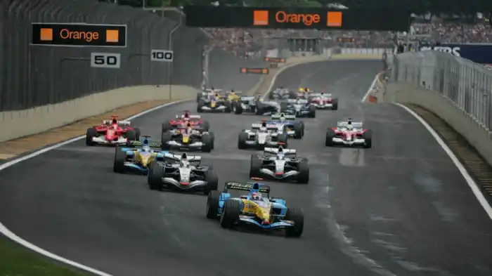 El Gran Premio de Brasil fue el lugar donde Fernando Alonso se consagró campeón de la Fórmula 1 en 2006, con Renault (Vía: X).