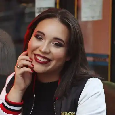 Murió una estudiante de periodismo de 23 años tras contagiarse de coronavirus