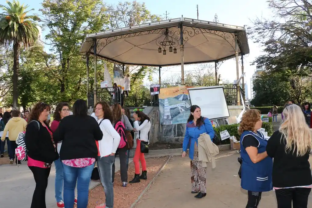 Tras la actividad en la Plaza, docentes locales ratificaron la medida