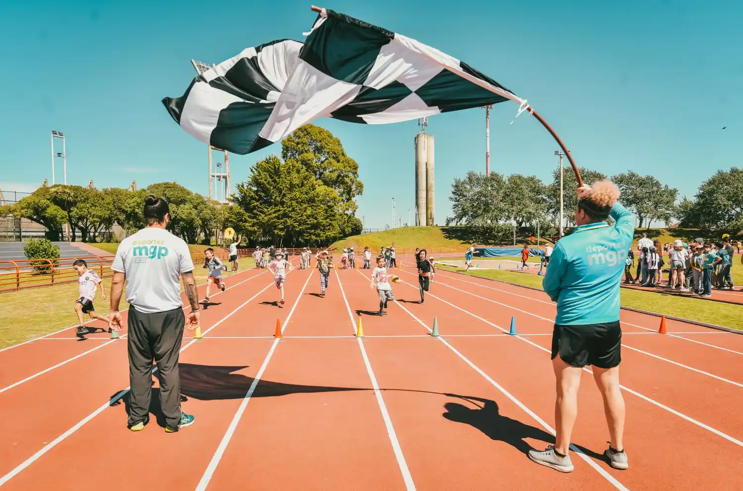 Los programas municipales buscan promover la práctica deportiva en la comunidad.