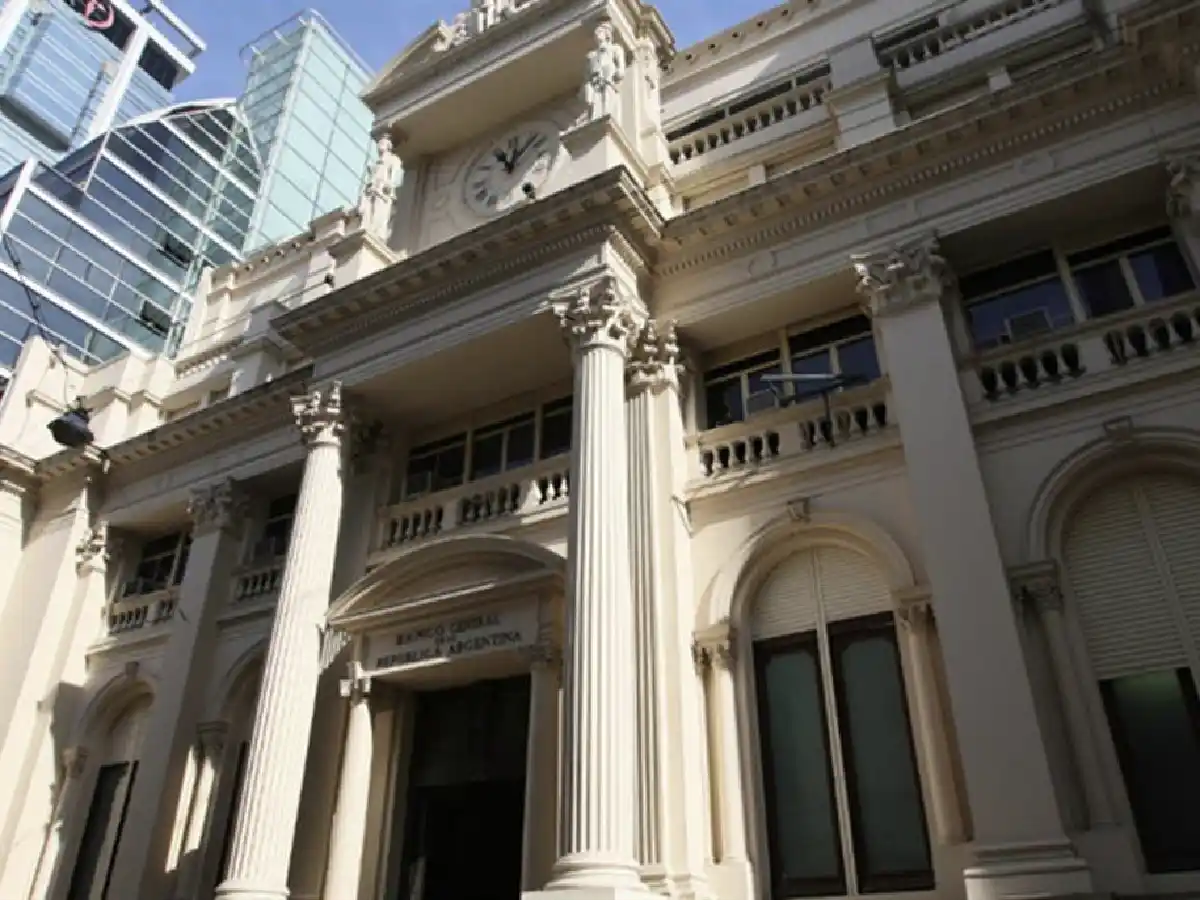 Las medidas del Gobierno para garantizar dólares a los ahorristas y las empresas