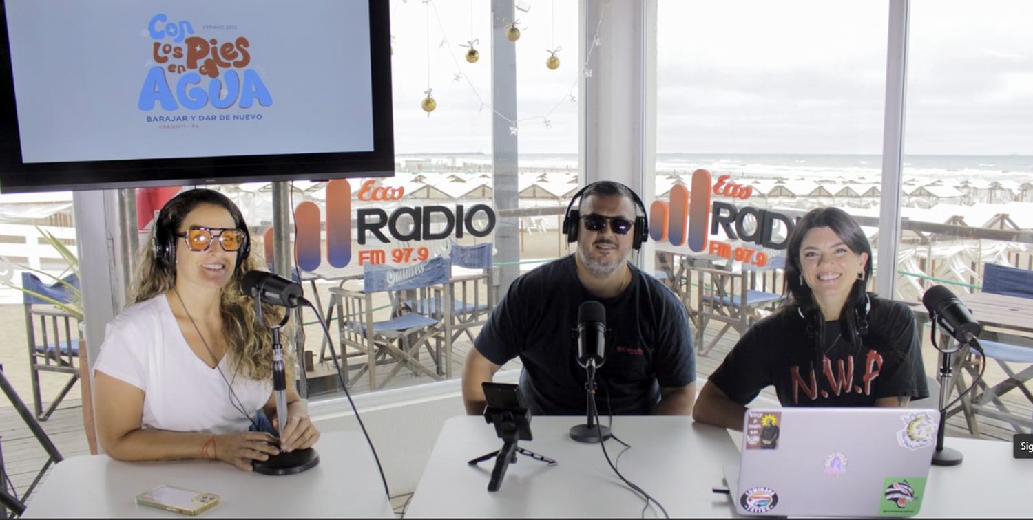 Carina Cerino Callejón, Emiliano Coroniti y Rocío Pacheco desde la playa