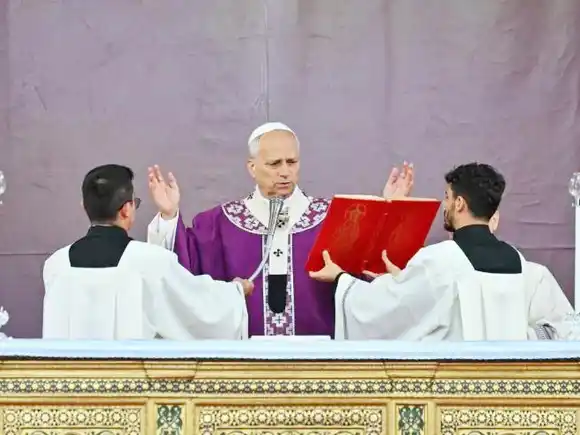 El Papa: “Mirar a Cristo resucitado y considerar a los difuntos envueltos en su luz”