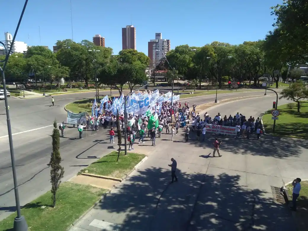 Pescadores marcharon a Casa de Gobierno