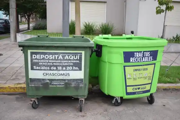 El uso inadecuado del sistema de contenedores genera micro basurales en las esquinas de la ciudad