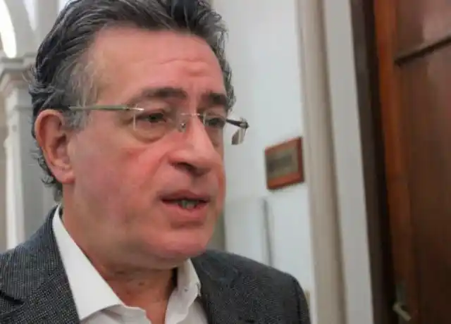 La Plata: Cuestionan al Colegio Nacional por descolgar cuadros de Madres y Abuelas de Plaza de Mayo