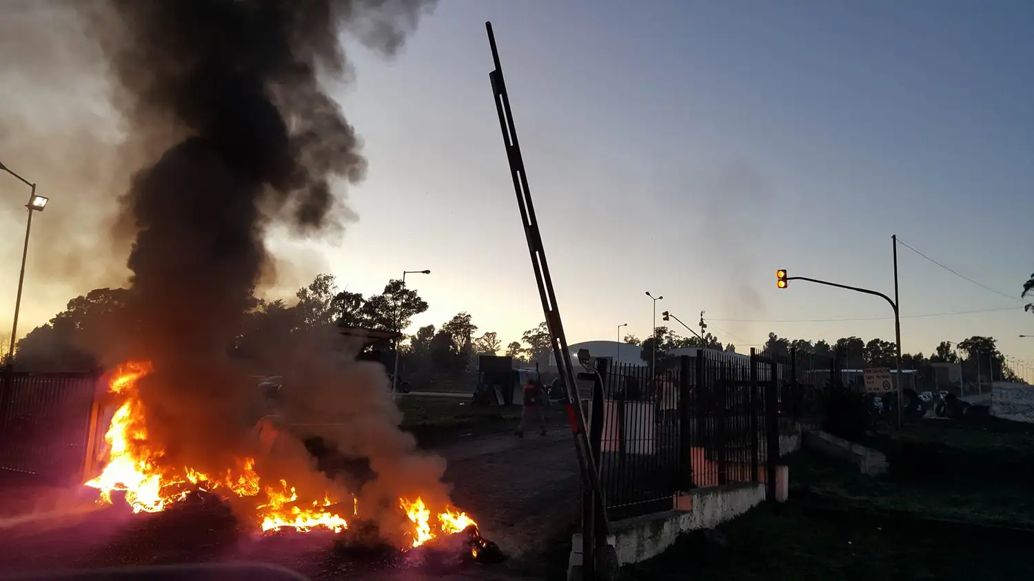El corte de los operarios de Cinpal en el Parque Industrial se mantendrá la