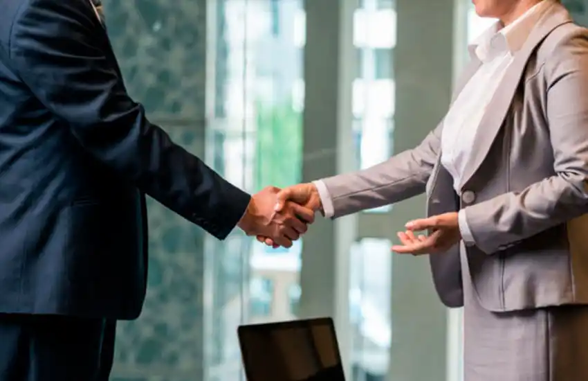 Cómo un empresario puede mejorar el acercamiento a sus clientes